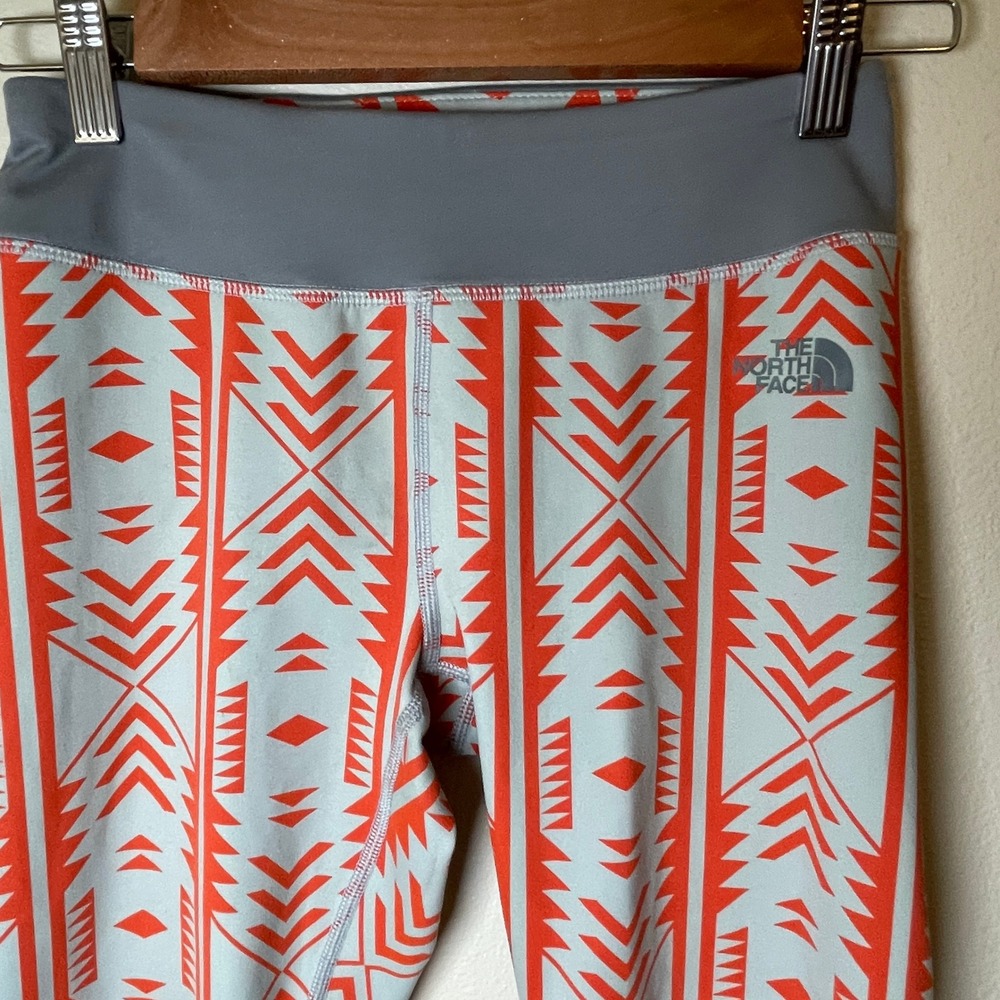 The North Face Women's Pulse Capri Leggings Sz S Ornge‎ and Gray Aztec Print
